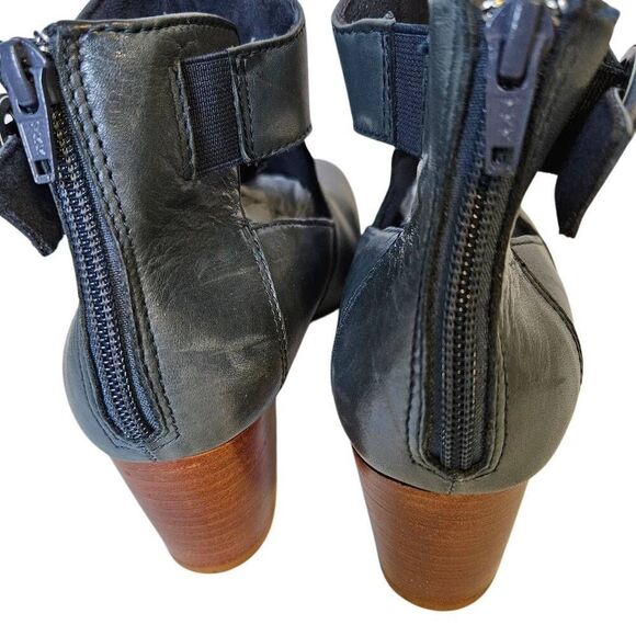 Earth Corinth booties, blue leather. Size 8.5. - Picture 3 of 5